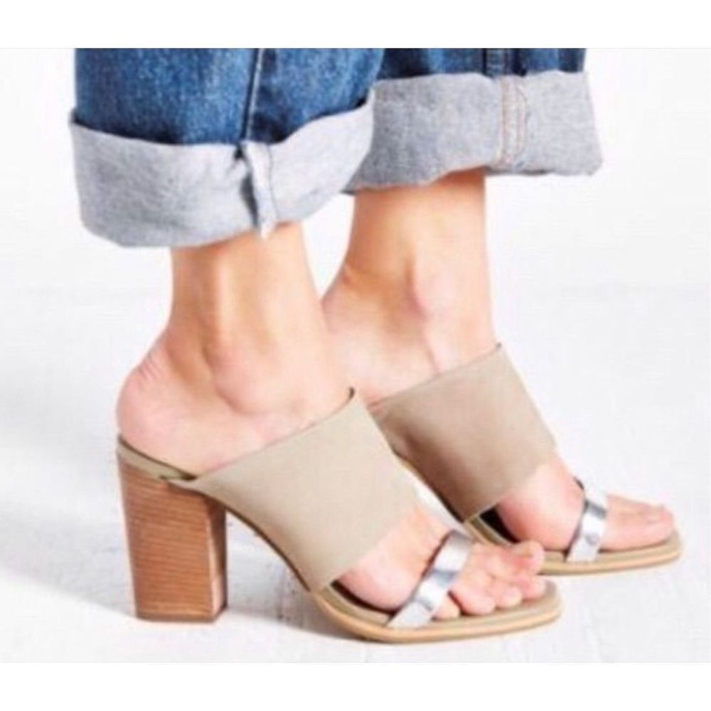 Revolve Seychelles Lyra‎ Sandal in Silver & Grey Size 6.5